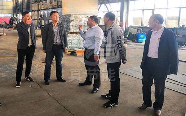 用戶到電鍍污泥干燥機(jī)廠家進(jìn)行參觀、考察