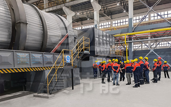 新型污泥干燥設(shè)備運(yùn)行現(xiàn)場(chǎng) 新型污泥干燥設(shè)備運(yùn)行現(xiàn)場(chǎng)