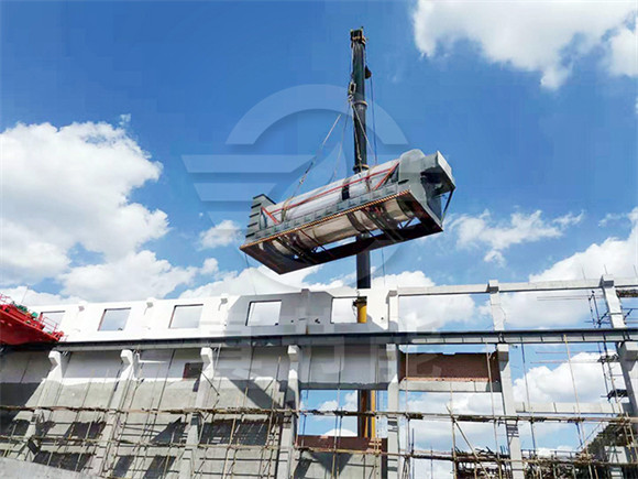 電鍍污泥干燥機(jī)吊裝現(xiàn)場(chǎng) 電鍍污泥干燥機(jī)吊裝現(xiàn)場(chǎng)